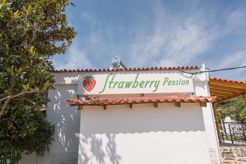 Strawberry Skiathos 아기아 파라스케비 외부 사진